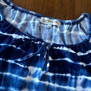 Jones New York Blue/White Tie-Dyed Puff 3/4 Sleeve Drawstring Neckline Knit Top